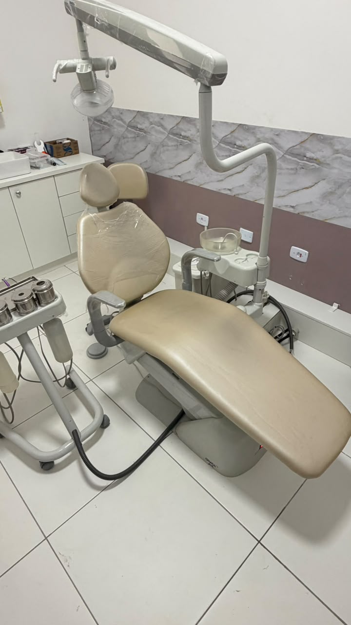 Consultório da Odonto FAV com equipamentos e bancada